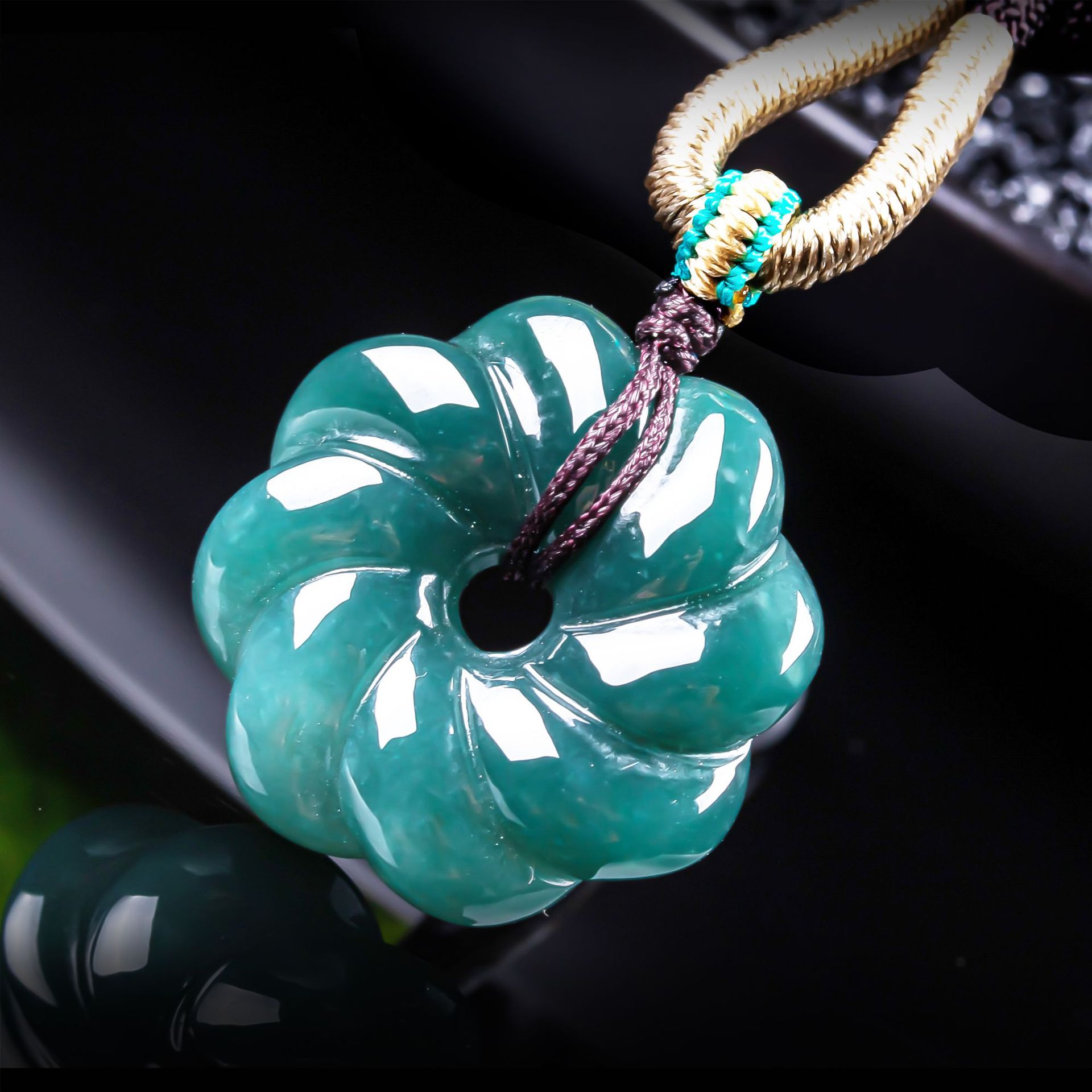 Collier avec pendentif en jade - Jewelry & Watches Sp Z Oo Janów Lubelski avis et prix