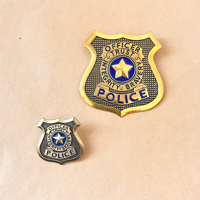 Broche de Badge en métal de Zo - Nick'S Jewelry & Watches Reviews avis et prix