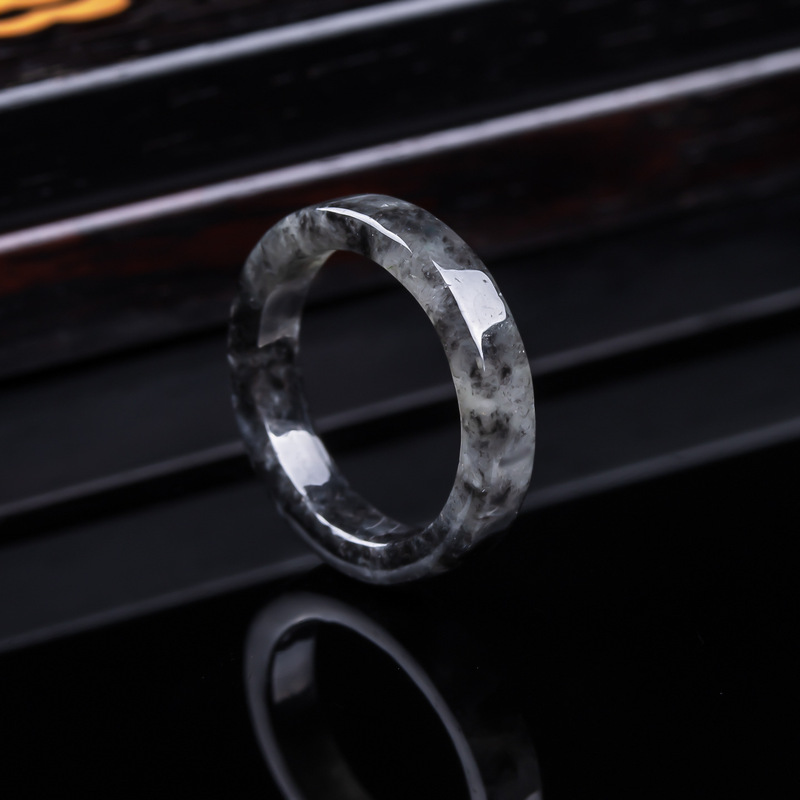 Bague en jadéite noire de Birm - Jewelry & Watches Review avis et prix