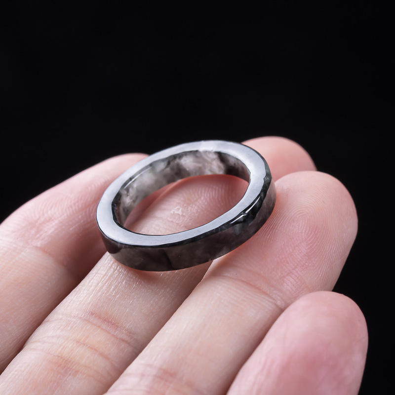 Bague en jadéite noire de Birm - Jewelry & Watches Review avis et prix