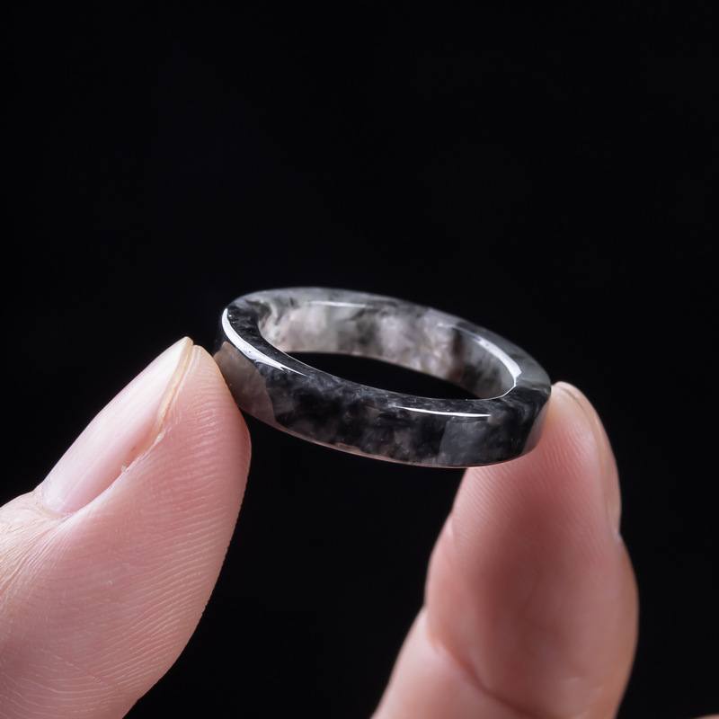Bague en jadéite noire de Birm - Jewelry & Watches Review avis et prix